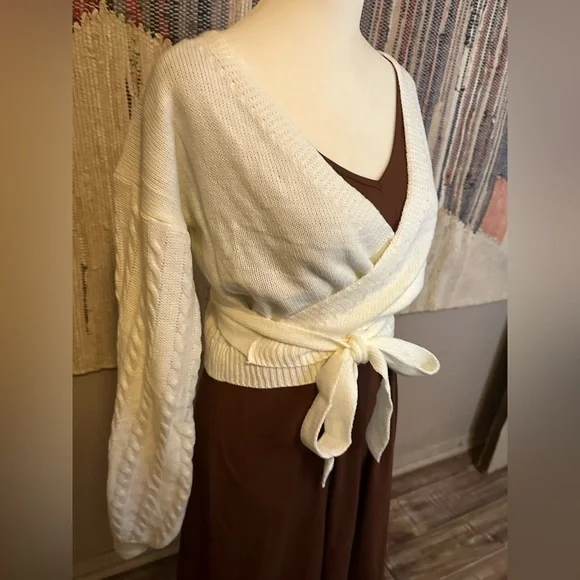 BNWT, Ivory Cropped Wrap Sweater - Picture 8 of 9